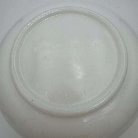 Vintage White Milk Glass Ribbed White Mixing Bowl 8.5" Hamilton Beach - Picture 3 of 6
